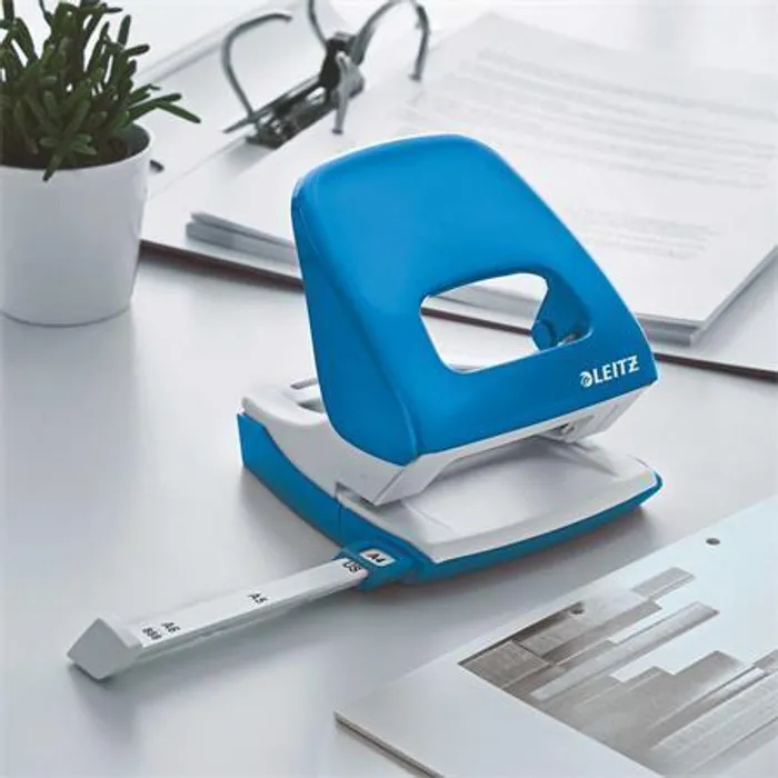 Hauptproduktbild Děrovačka "Nexxt Style 5008", metalická modrá, 30 listů, LEITZ