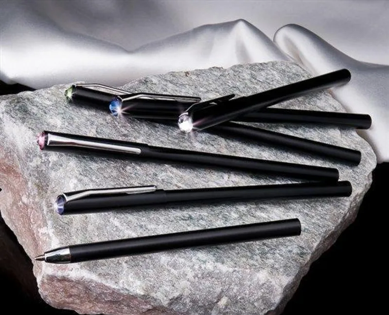 Hauptproduktbild Kuličkové pero s krystalem - safír, 13,5cm "MADE WITH SWAROVSKI ELEMENTS", černé