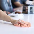 Weiteres Produktbild Netkaná textílie Tork Premium ve skládané verzi - červená [40 ks]