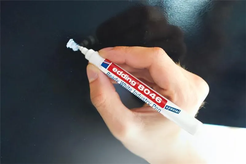 Hauptproduktbild Permanentní popisovač "8046", bílá, 1-3 mm, kuželový hrot, EDDING 7580254000