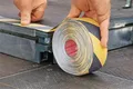 Antirutsch-Sicherheitsband „Anti-Slip 60951“, schwarz-gelb, 50 mm x 15 m, TESA