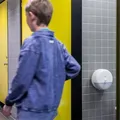 Weiteres Produktbild TORK SmartOne Spender für Toilettenpapier mit Zentralauslauf weiß T8 [1 Stk]